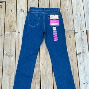 Brand new with tags Womens Blue Mountain Jeans size 10 Straight leg